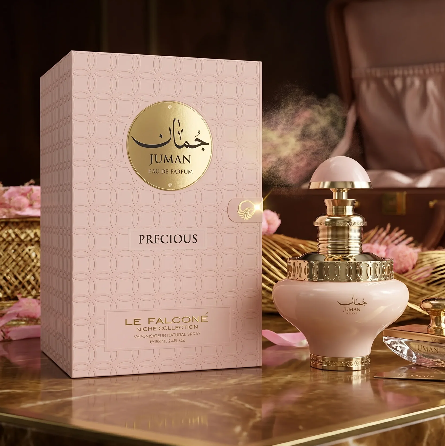 Une présentation luxueuse de l'Eau de Parfum Juman Precious, avec un flacon de 100ml aux tons doux, présenté à côté de sa boîte cadeau ornée de motifs, sur une élégante surface en marbre.