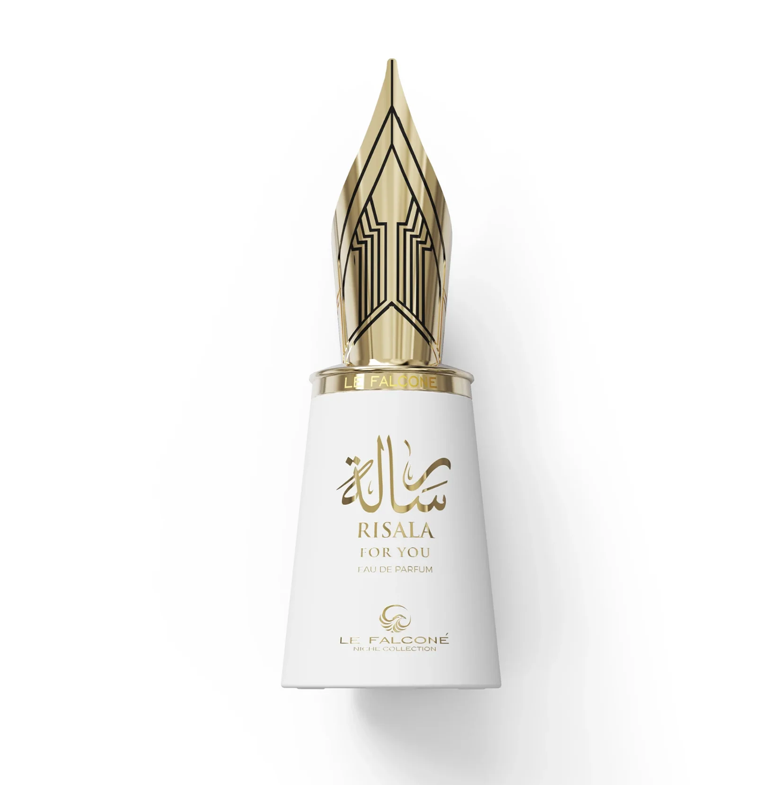Gros plan sur le flacon Le Falconé Risala For You 100ml avec un capuchon en plume d'oie dorée. Une prise de vue nette en studio du flacon de parfum Risala For You 100ml, mettant en évidence son corps blanc épuré et le capuchon sculpté et complexe de la plume d'oie dorée qui définit ce parfum de niche unique.